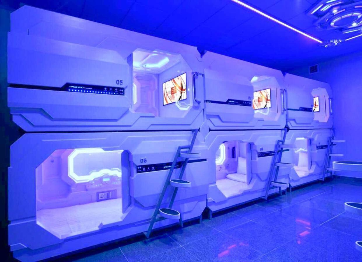 Bestow Capsule Hostel Kuala Lumpur Buitenkant foto